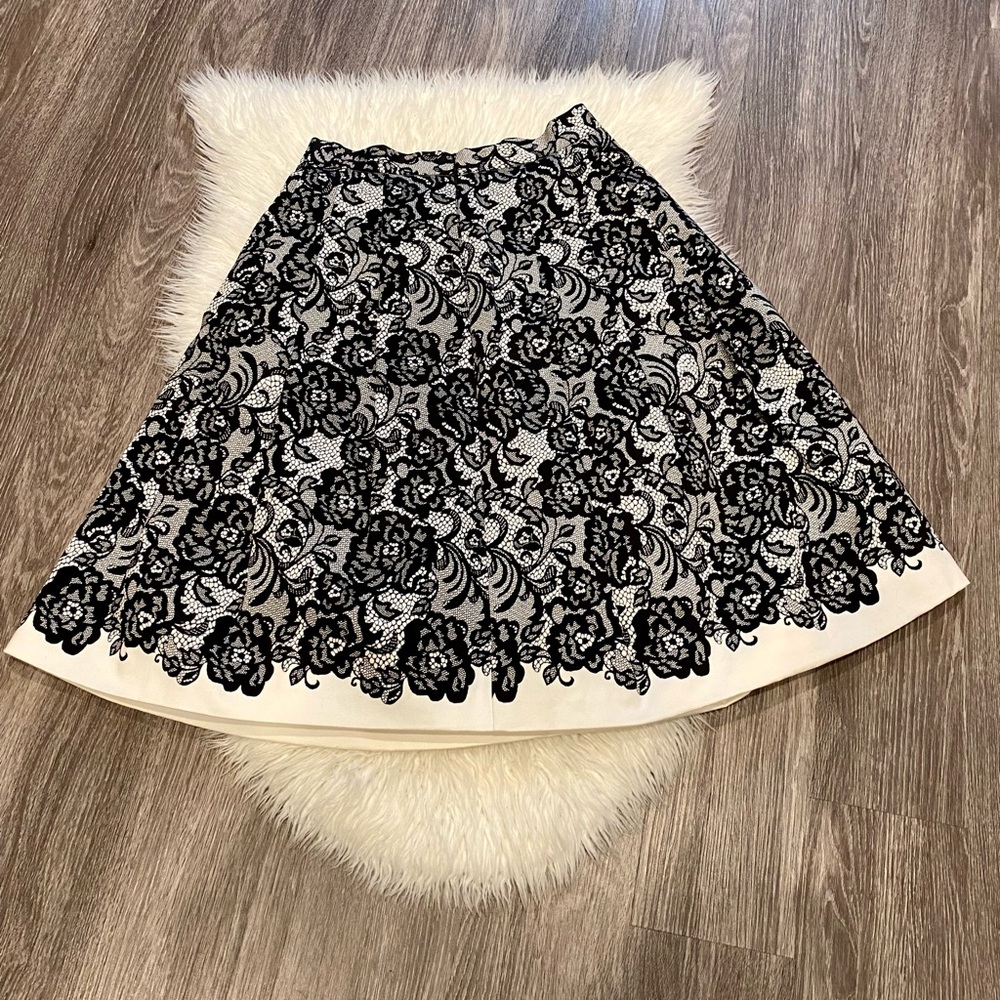 WHBM A line floral lined lace print pleated midi Skirt White & Black Size 6 - Picture 7 of 9